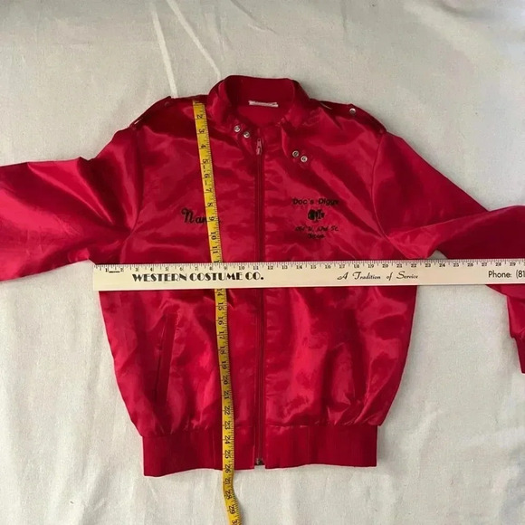 Vintage | 80s Satin "Doc's Digs" Zip Up Embroidered Bar Jacket - Red / Sz M - Picture 8 of 8